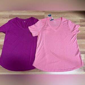 Lot of 2 Gap V-neck Pink T-shirts Women’s Size Large
